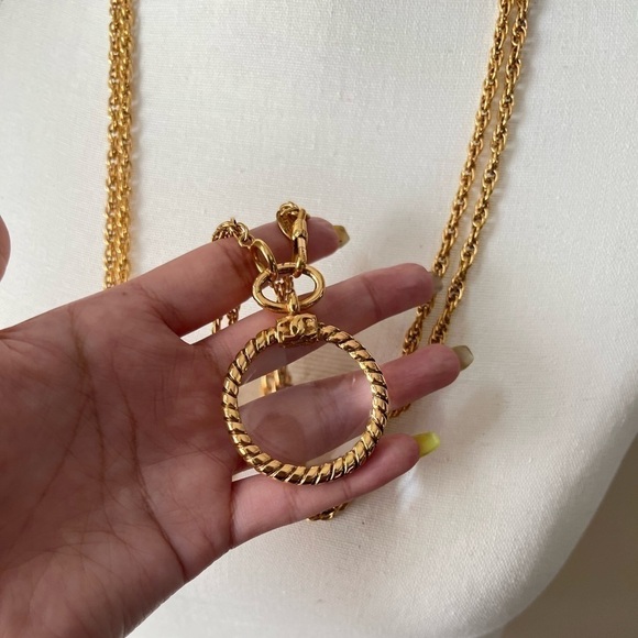 CHANEL Vintage Gold Magnifying Glass Pendant Necklace - Picture 9 of 12